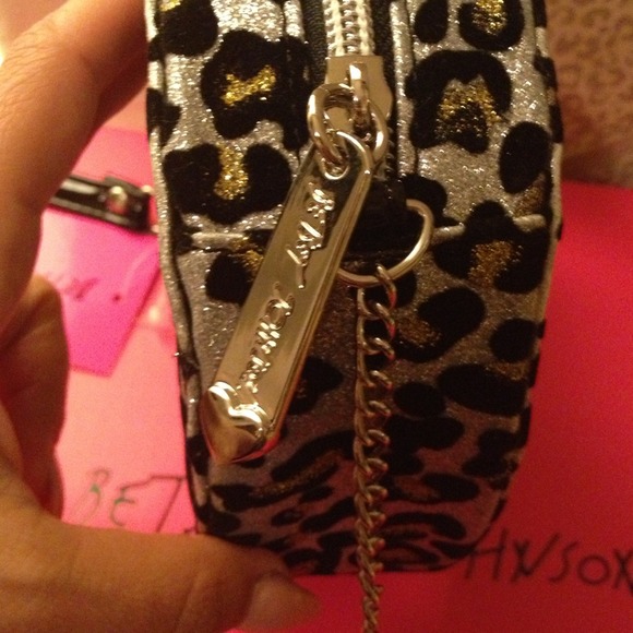 ❤SOLD. Betsey Johnson purse - Picture 2 of 4