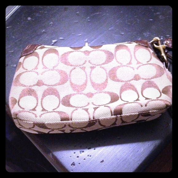 ***Reserved @alexa69 Brown Coach Clutch
