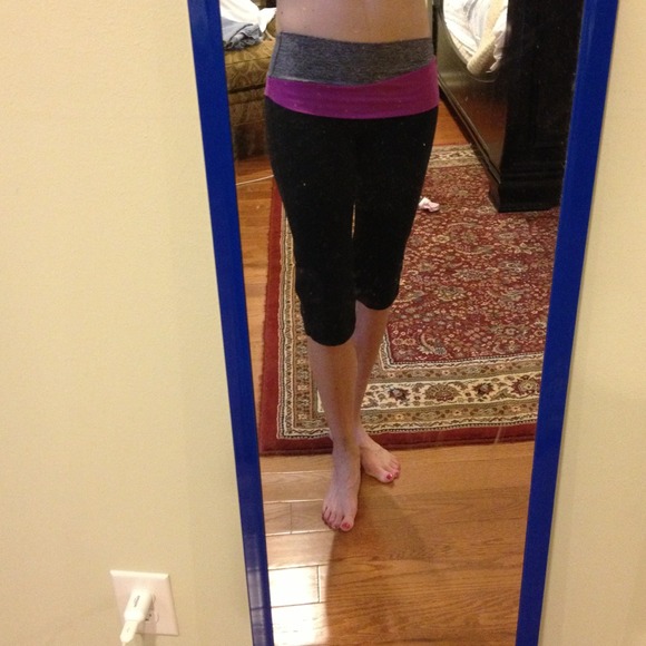 Lululemon Reversible astro crops