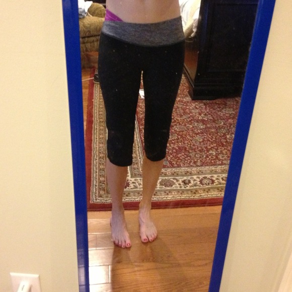 Lululemon Reversible astro crops