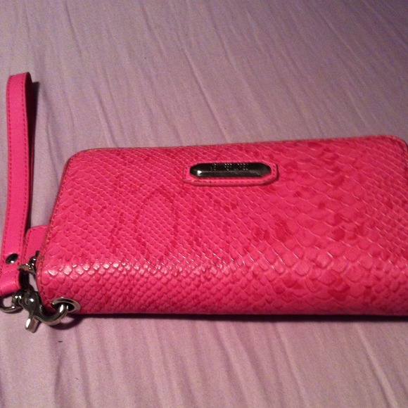 ❤❤❤TRADED❤❤❤Pink Wallet💕💕💜