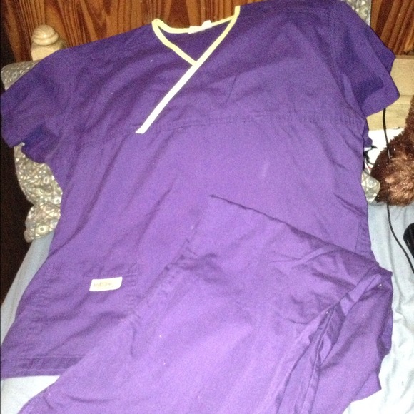 REDUCED!!"Grape" scrubs