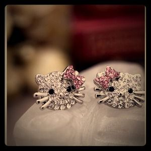 Rhinestone hello kitty studs