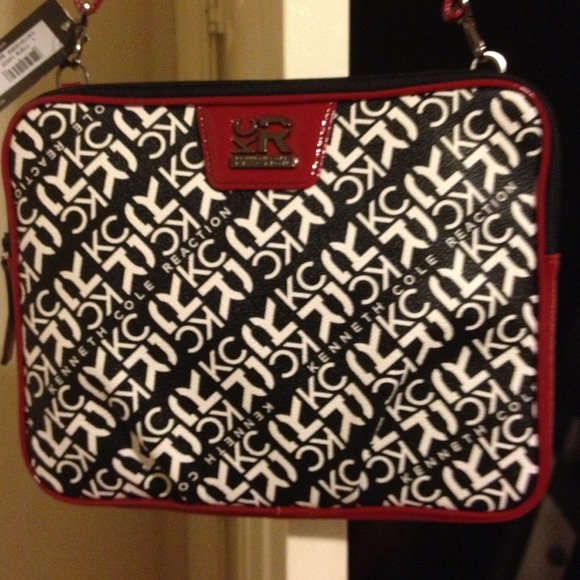 Kenneth Cole cross body!