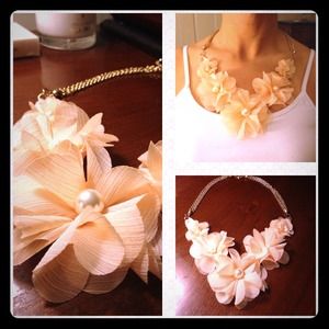 🌺Bundled🌺Floral necklace, perfect for spring