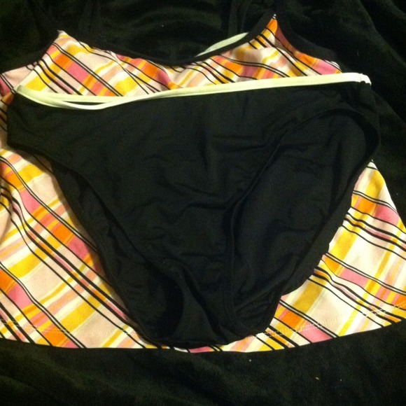 Bathing suit - Picture 2 of 2