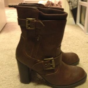 Guess brown boots