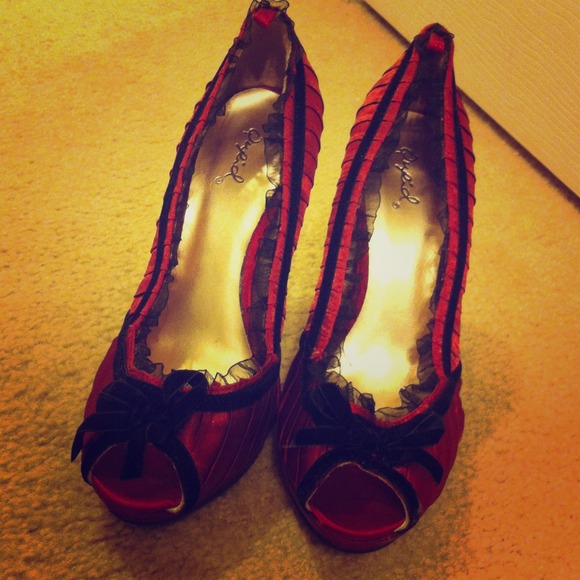 RED HEELS!💎REDUCED💎