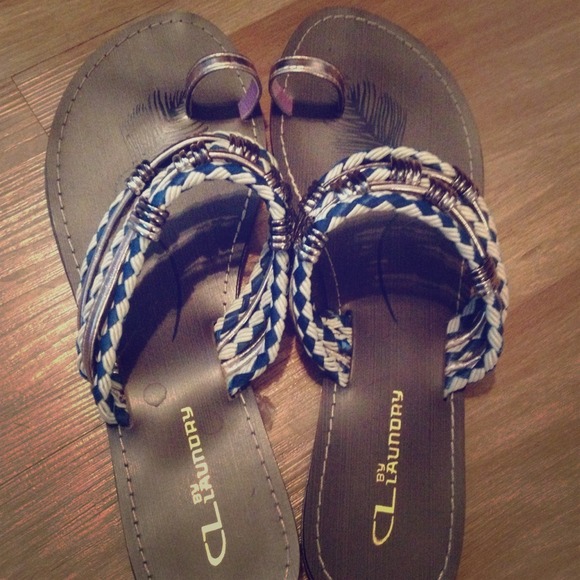 🌹SOLD in bundle🌹Cute sandals👌