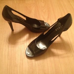 Ralph Lauren black like new heels! 8.5