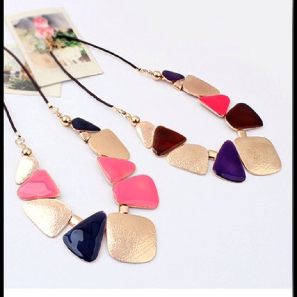 ⚡⚡⚡SALE NWT Asymmetric Color Block Necklace. - Picture 2 of 3