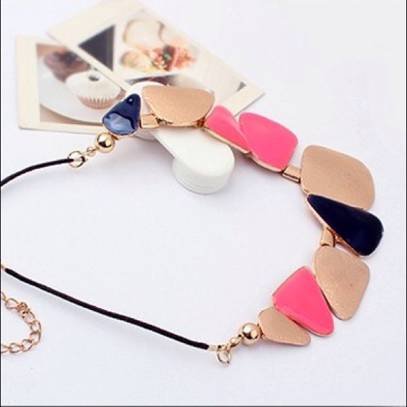 ⚡⚡⚡SALE NWT Asymmetric Color Block Necklace. - Picture 3 of 3