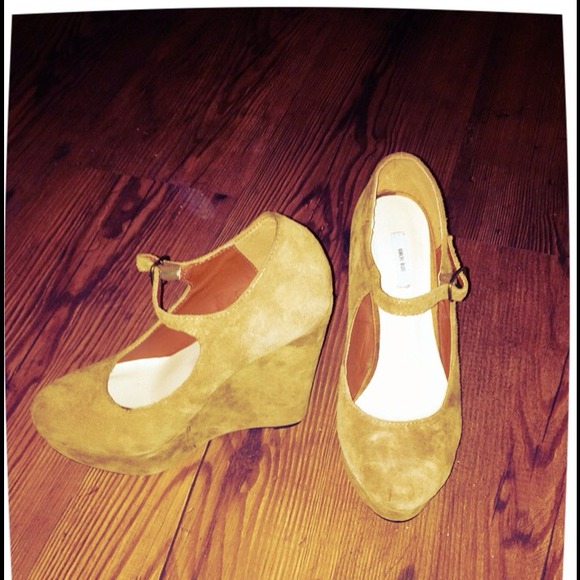 🌞Kimachi Blue, Tan wedged maryjanes.