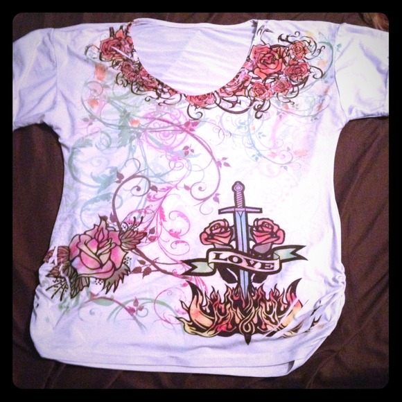 Cute but simple polyester graphic tee!