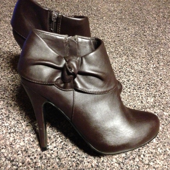 REDUCED❗Chocolate brown booties 7.5