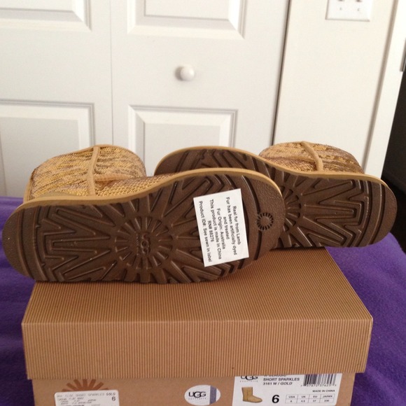 *SOLD* Authentic UGG Sparkle Boots Gold - Picture 3 of 4