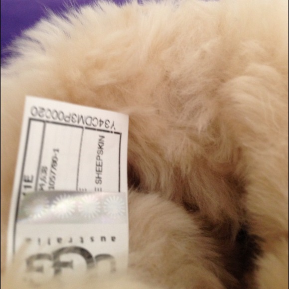 *SOLD* Authentic UGG Sparkle Boots Gold - Picture 4 of 4