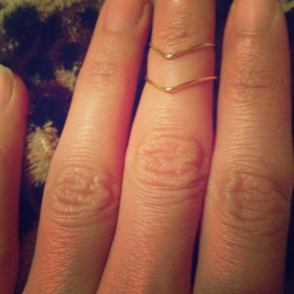 Chevron knuckle ring