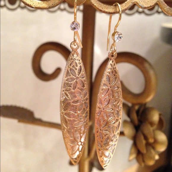 Jewelry - NEW Two-Tone French Wire Earrings