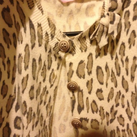 Cute button up sweater shirt! - Picture 2 of 3