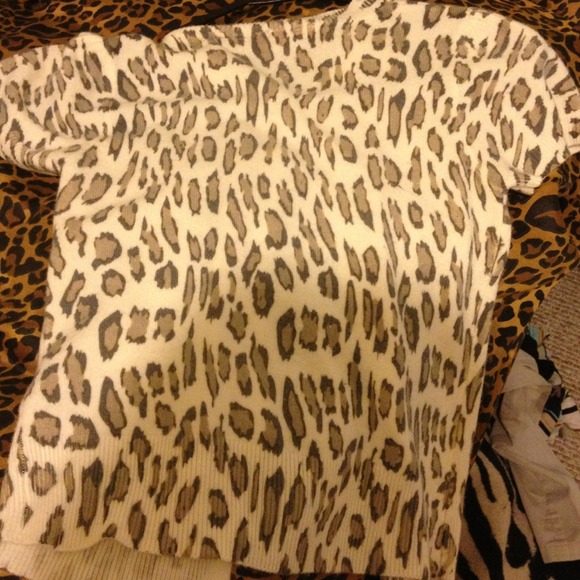 Cute button up sweater shirt! - Picture 3 of 3