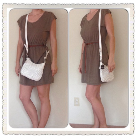 🌹SALE🌹Cole Haan Leather Crossbody - Picture 4 of 4