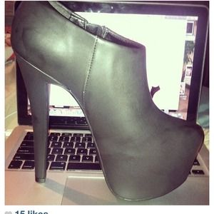 Black bootie