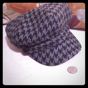 Express hat in black and grey houndstooth. New!