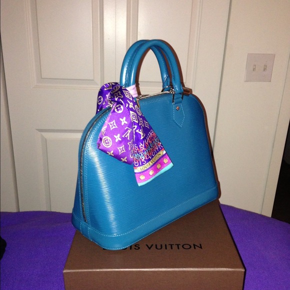 Authentic Louis Vuitton Epi Alma PM Cyan - Picture 2 of 4