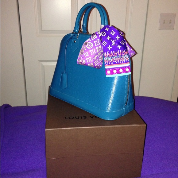 Authentic Louis Vuitton Epi Alma PM Cyan - Picture 3 of 4