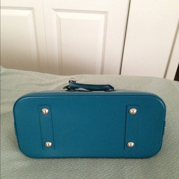 Authentic Louis Vuitton Epi Alma PM Cyan - Picture 4 of 4