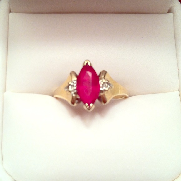 Simulated ruby & diamond ring size 6