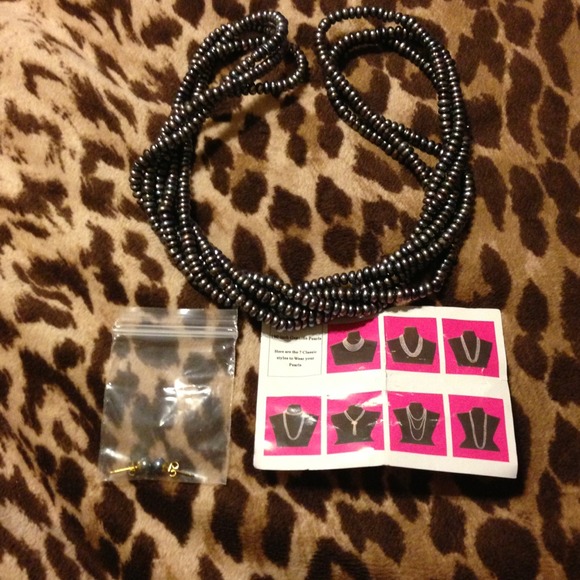 BLACK IRIDESCENT GENUINE PEARLS W/EARRINGS 100 IN.