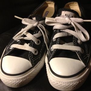 ❌SOLD❌Converse low tops size 6