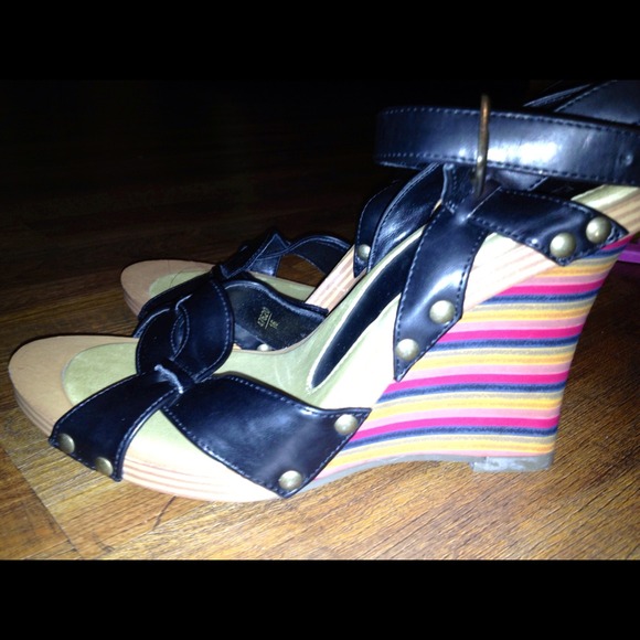 Brand new FIONI strappy wedges size 7 1/2