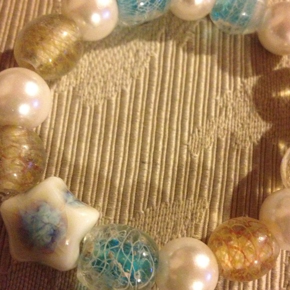 Gold & blue crackle bracelet
