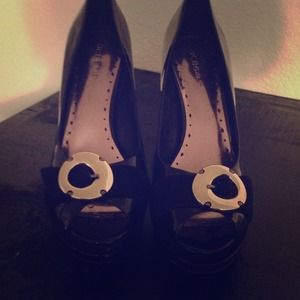 BCBG Black peak toes. Gold buckle