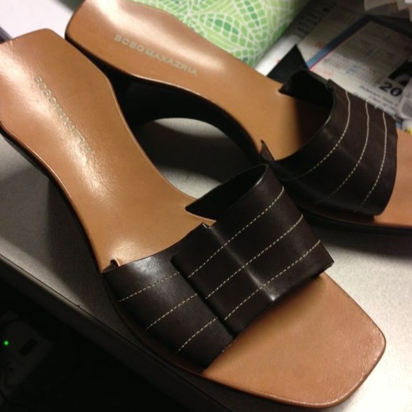 👆REDUCED👆Authentic BCBGMaxAzria Sandals - Picture 1 of 2