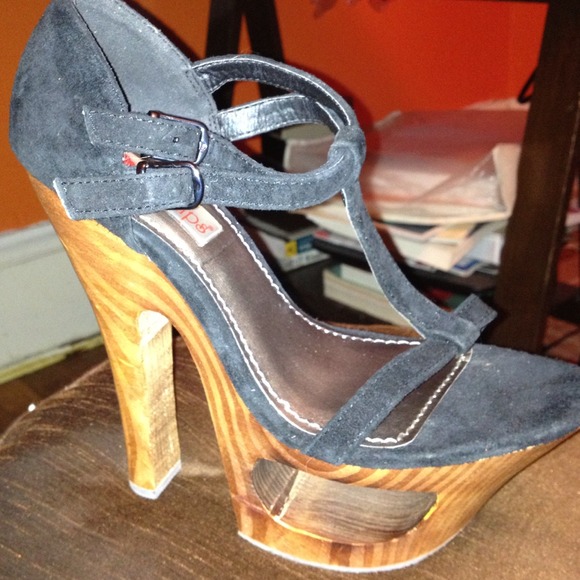 New summer time sandals - Picture 1 of 2