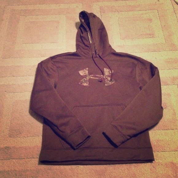 Under armour sweatshirt