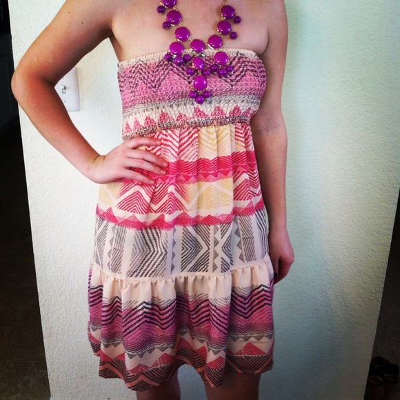 American Eagle Outfitters Dresses & Skirts - Sz S Pink Tribal strapless dress for spring 💐🌸🌷