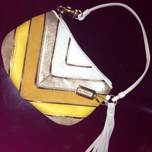 Beautiful Cream /Gold chevron print Coach wristlet