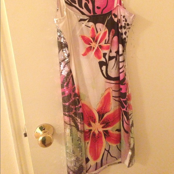 Dress - Picture 2 of 3