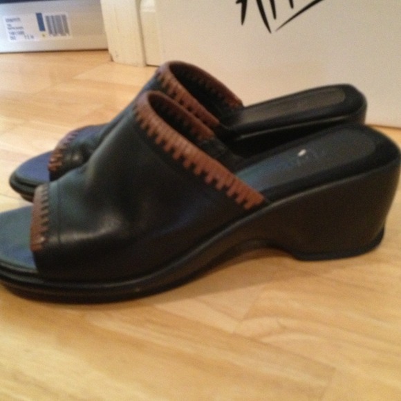 Artiva Heels - Picture 3 of 4