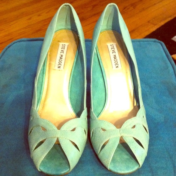 Sold -----Steve Madden Mint Colored Pumps