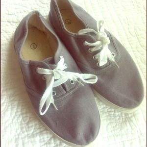Canvas shoes