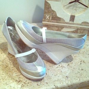 Jessica Simpson Wedges....
