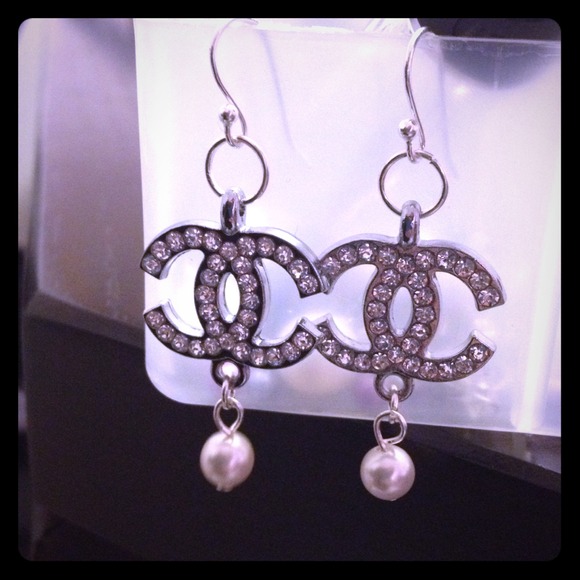 Chanel pearl earrings