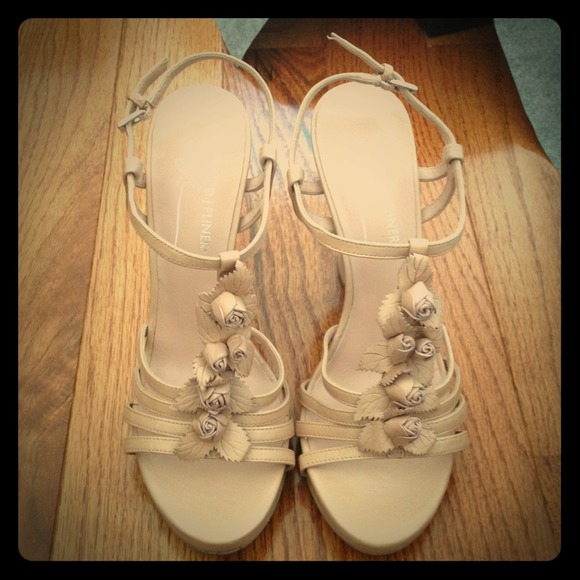 Donald J Pliner Shoes - SALE!! Donald J Pliner Bambi Wedges