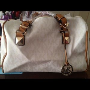 Reserved for prnena626. Vanilla handbag